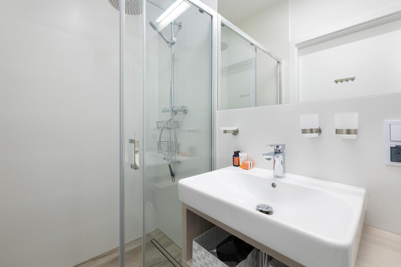 Platinium Apartment By Renters Prestige Rewal Ngoại thất bức ảnh