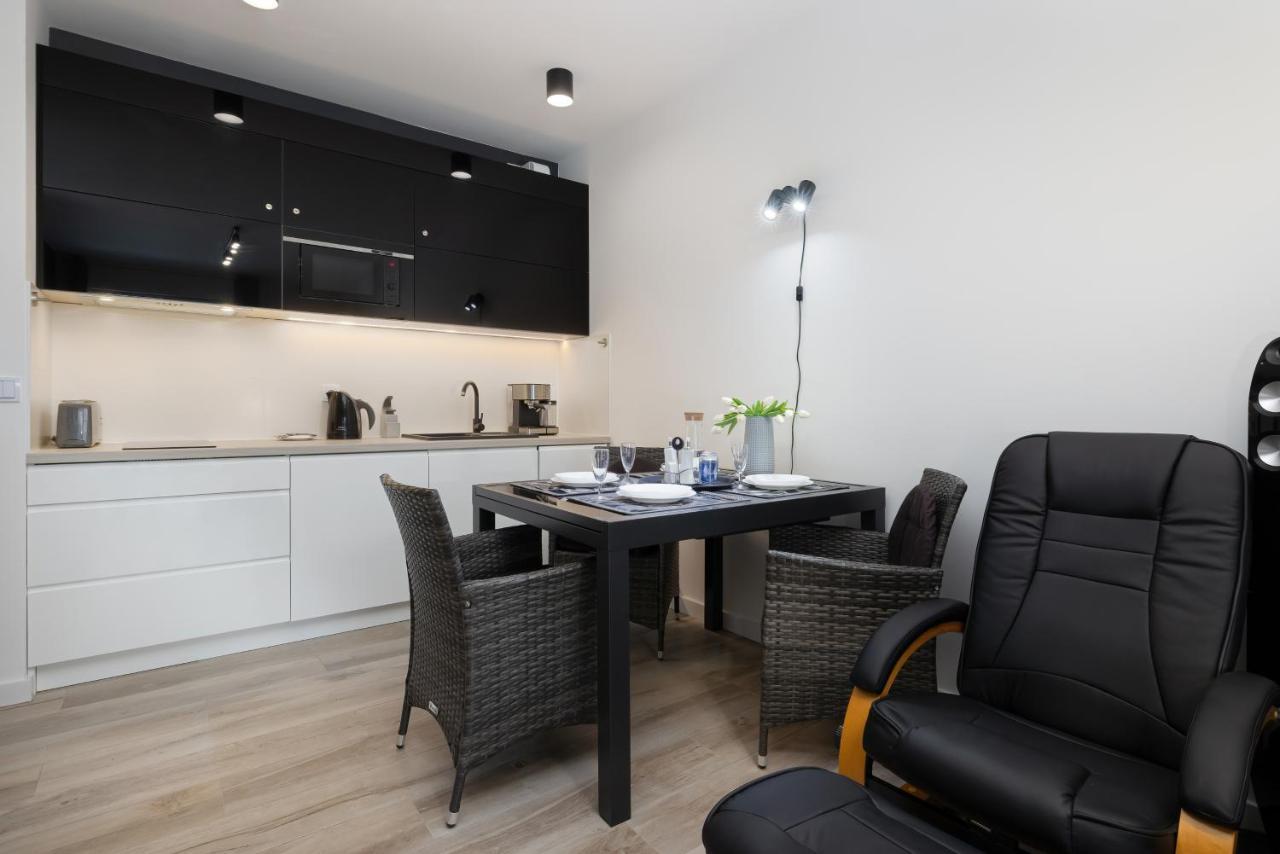 Platinium Apartment By Renters Prestige Rewal Ngoại thất bức ảnh